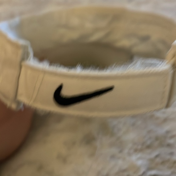 Nike Visor in White - Picture 6 of 7